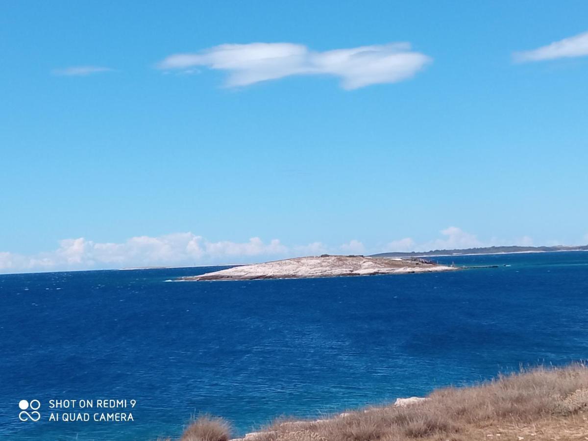 Villa Mala Kuca Sa Velikim Grijanim Bazenom Antonio Šišan Exterior foto